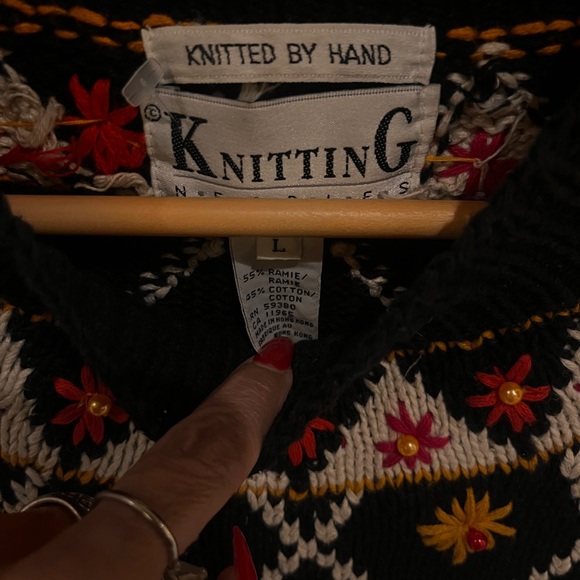 Vintage Hand Knitted 80’s Ramie & Cotton size large. Flowers, thick, colourful - Picture 4 of 9